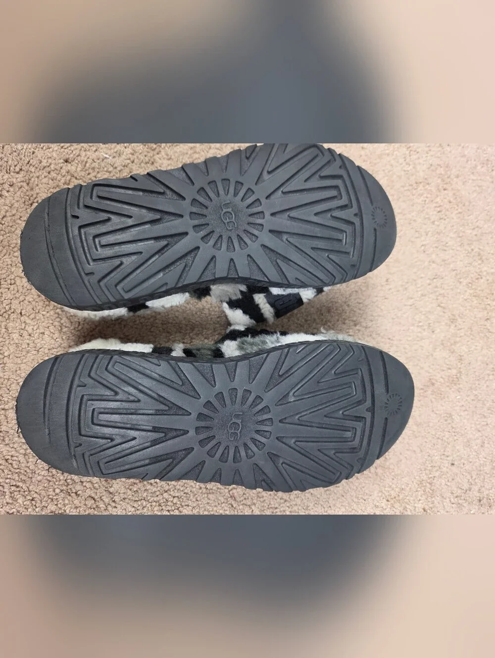 UGG Men’s Black & Gray Sherpa Slide Sandals